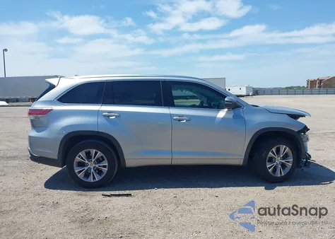 2015 Toyota Highlander Xle z USA, uszkodzony, nr VIN 5TDKKRFH8FS045181